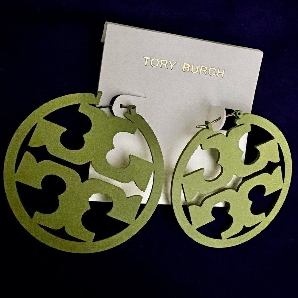 Tory Burch Authentic Military Green Double T Matte Painted Large Hoop Earrings - Picture 7 of 9